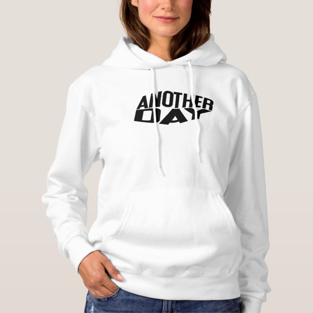 Anderer Tag verzerrter Text Hoodie (Vorderseite)
