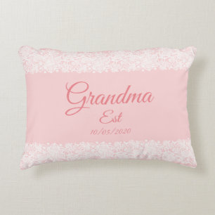 Ändern Sie alle Texte, Oma, Großmutter Baby Pink Dekokissen