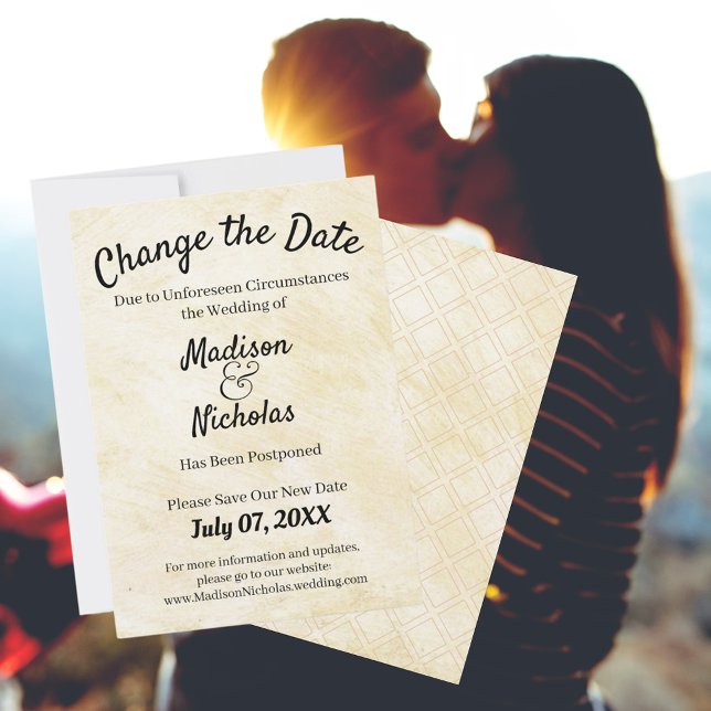 Ändern Sie das Datum Hochzeit verschoben Beige Per Save The Date (Change the Date Wedding Postponed Beige Parchment Save The Date Announcement)