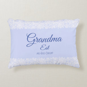 Ändern Sie jeden Text Oma est Großmutter Baby Blue Dekokissen