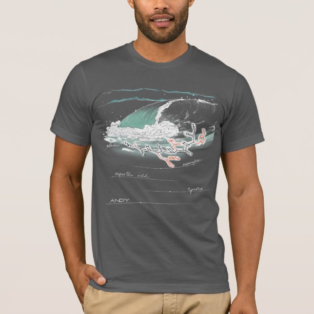 Andy geschrieben durch Aminosäuren, dunkelfarbiges T-Shirt (Vorderseite)