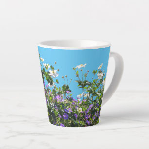 Anemone und Geranerkruste. Blue Latte Tasse