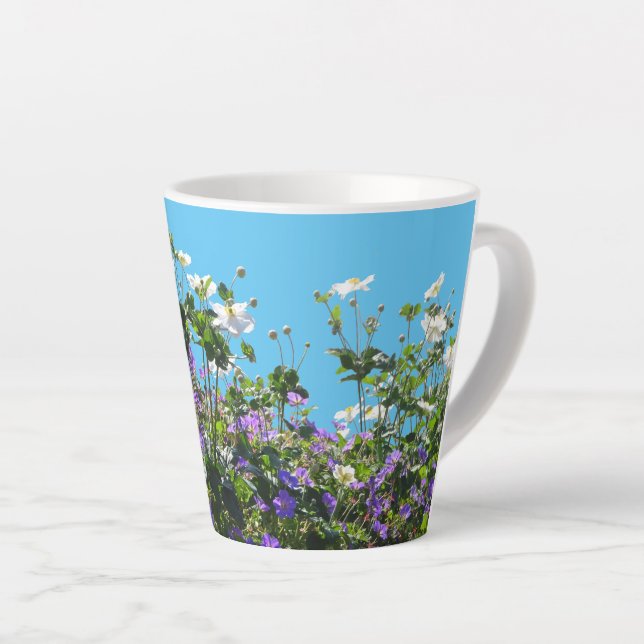 Anemone und Geranerkruste. Blue Latte Tasse (Rechte Ecke)