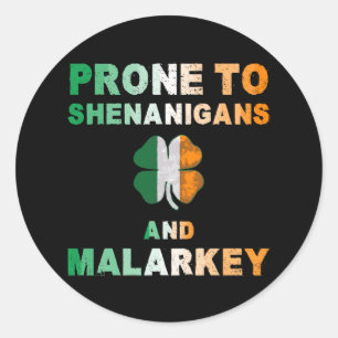 Anfällig für Shenanigans und Malarkey St Patricks Runder Aufkleber