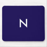 Anfänglich moderne dunkelblaue Minimalistische Mon Mousepad<br><div class="desc">Fügen Sie dem Arbeitsbereich eine personalisierte Touch mit dieser auffallenden Maus-Matte hinzu, die auf einem dunkelblauen Hintergrund ein Monogramm zeigt, das auf Weiß geschrieben ist. Das minimalistische Design schafft eine kühne Ästhetik, während das Mauspad sowohl stilvoll als auch funktionell ist. Blau und Weiß und der einfache Sans Serif-Brief verleihen Ihrem...</div>