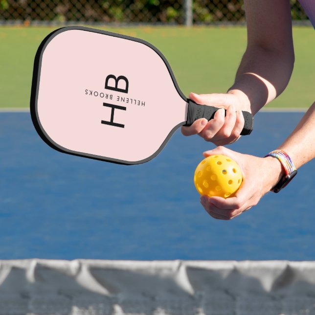 Anfängliches Monogramm mit rosa und schwarz Pickleball Schläger (InSitu)