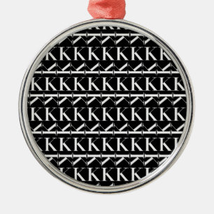 Anfangsbuchstabe K, Hintergrundfarbe auswählen Ornament Aus Metall