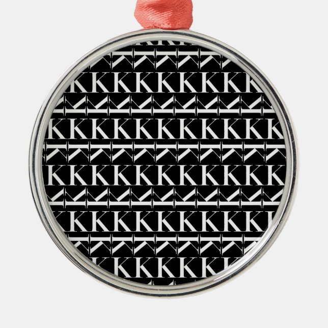 Anfangsbuchstabe K, Hintergrundfarbe auswählen Ornament Aus Metall (Vorne)