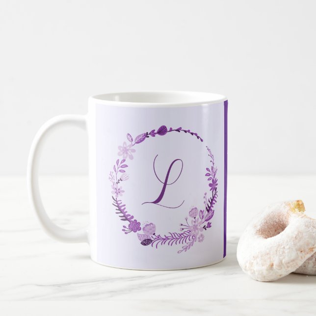 Anfangsbuchstabe Monogramm Elegant Chic Lila Flora Kaffeetasse (Mit Donut)