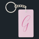 Anfangsbuchstabe Monogramm Hellrosa Schlicht Chic Schlüsselanhänger<br><div class="desc">Suchen Sie eine schöne Kalligrafie mit einer ästhetischen Handschrift? Dieses einfache,  auffallende Design ist für Sie. Dieses Produkt beeindruckt diejenigen,  die es sehen,  sofort. Das feine und geschmackvolle Design spiegelt sofort die Qualität Ihrer Beziehung und Familie wider.</div>