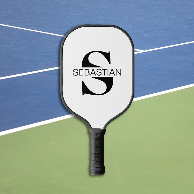 Anfangsname klassischer Schwarz-Weiß-Monogramm Pickleball Schläger (Von Creator hochgeladen)