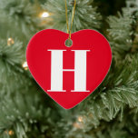 Anfangstypografie des roten Herzens Keramik Ornament<br><div class="desc">Moderne rot-weiße benutzerdefinierte Monogramm erste Typografie elegante personalisierte Herz Weihnachts-Keramik Ornament. Erhältlich in verschiedenen Formen und Materialien. Schlichter,  roter und weißer Hintergrund. Großer Valentinstag,  Jubiläum,  Freund,  Freundin,  Freunde,  Weihnachts-Sake-Geschenk. Karo der Erholung der Auflistung für die Abstimmung der Elemente.</div>