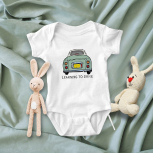 Angaben Niedlicher Name des grünen Figaro-Fahrzeug Baby Strampler
