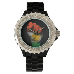 Angehobene geballte Faust mit kurdischer Flagge Armbanduhr