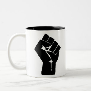 Angehobene geballte Faust Zweifarbige Tasse