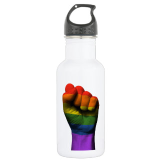 Angehobene zusammengepreßte Faust mit Gay Trinkflasche