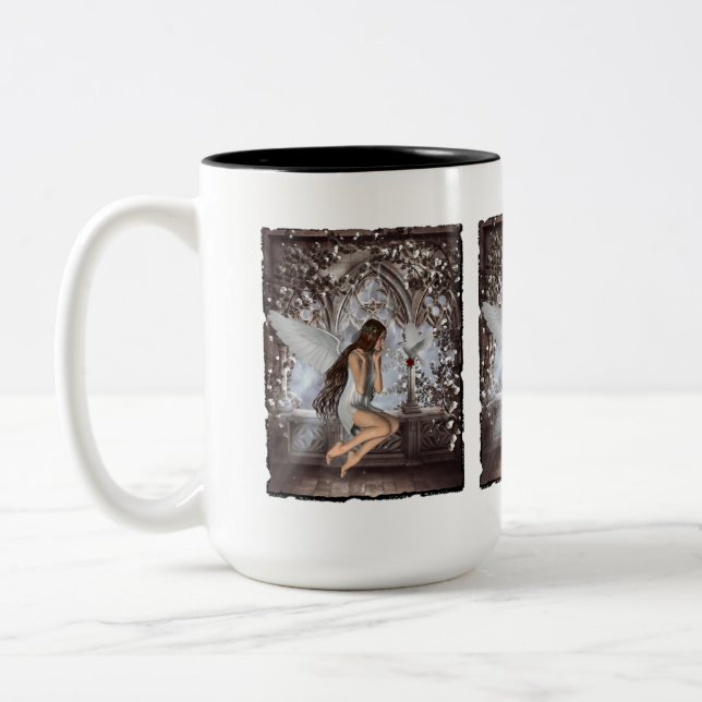Angel und ihre Taube Zweifarbige Tasse (Links)