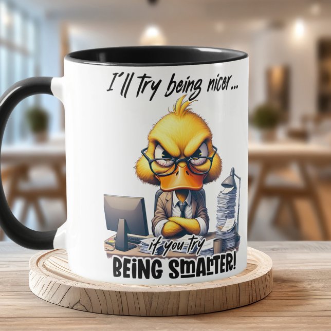 Angemessene Tasse des Kaffees für den Arbeitstag (Von Creator hochgeladen)