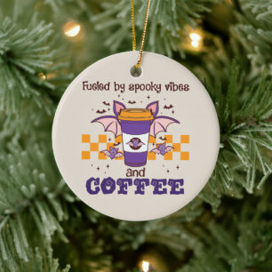 Angenährt von Spooky Vibes und Kaffee Keramik Ornament