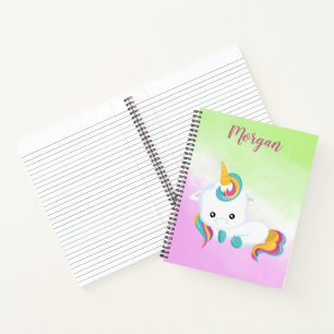 Angenehmes Einhorn im grünen und Lila Hintergrund Notizbuch