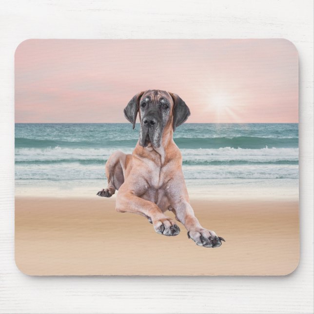 Angepasster Niedlicher Großer Dan Hund sitzend am  Mousepad (Vorne)