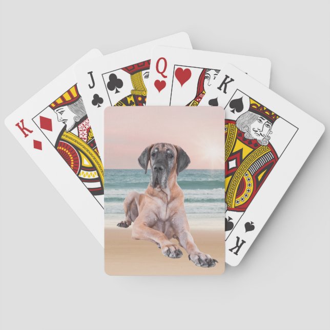 Angepasster Niedlicher Großer Dan Hund sitzend am  Spielkarten (Rückseite)