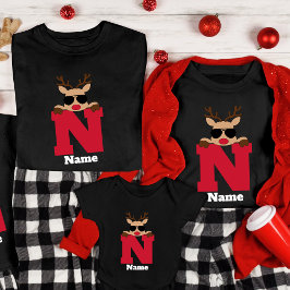 Angepasstes Weihnachtsmonogramm mit dem Namen Cool T-Shirt