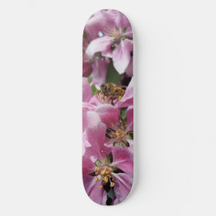 Angery Honey Bee On Pink Crabapple Blüte Skateboard
