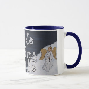 Anges observant au-dessus de moi la tasse