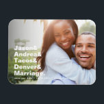 Angesagte Liste Moderne Typografie Save the Date Magnet<br><div class="desc">Ein cleverer und on-Trend-Magnet speichert den Datums-Magneten mit einer benutzerdefinierten Liste aller Dinge,  die Ihre Beziehung im Stil des gewöhnlichen Memes über ein Verlobung-Foto und mit einer zusätzlichen Zeile einfacher Information Text.</div>