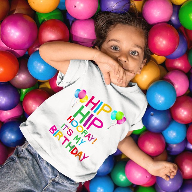 Angesagter Geburtstag Baby T-shirt (Von Creator hochgeladen)