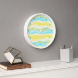 Angesagtes künstlerisches Abstraktes Retro Cool Wa Uhr<br><div class="desc">Schöne zeitgenössische farbenfrohe künstlerische Wave Wirbel Muster. Verziertes, trendiges, modernes und skurriles Design für die elegante künstlerische Mode oder künstlerische Modediva, angesagte Trendsetter, Vintage Retrokunst oder abstrakte geometrische Motivliebhaber. Erhältlich auf einer Vielzahl moderner Wohngestaltung Akzente und Mode inspiriert Accessoires für die Dekoration des Master- oder Kinderschlafzimmers, Küche, Kinderzimmer, Wohn- oder...</div>
