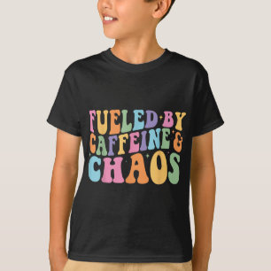 Angespornt durch Koffein und chaos lustigen Retro- T-Shirt