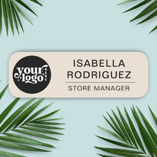 Angestellter für das Logo Magnetic oder Safety But Namensschild