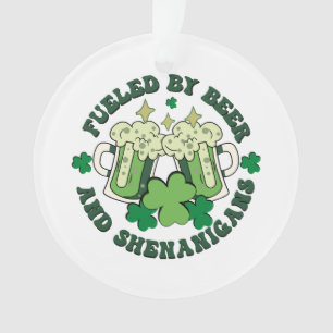 Angetrieben von Bier und Schabernack Ornament