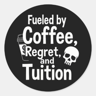 Angetrieben von Kaffee, Reue und Studiengebühren L Runder Aufkleber