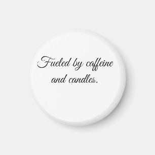 Angetrieben von Kaffee und Kerzen. Magnet
