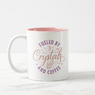 Angetrieben von Kristallen und Kaffee Spaß Hallowe Zweifarbige Tasse