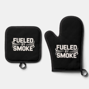 Angetrieben von Smoke BBQ Grill Ofenhandschuh & Topflappen-Set