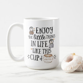Angewohnt genießen die kleinen Dinge im Leben wie Kaffeetasse