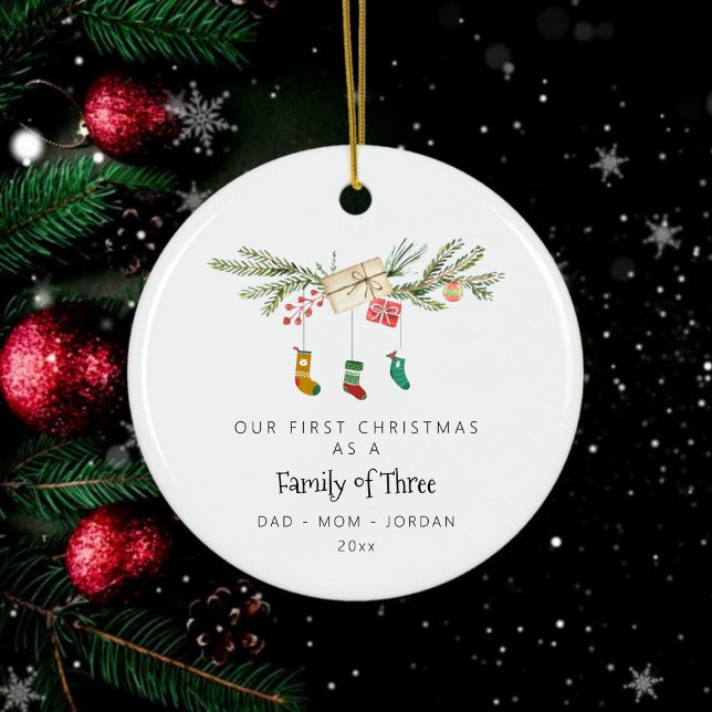 Angewohnte Familie von drei heiligen Strümpfen Wei Keramik Ornament (Custom Family Of Three Holly Stockings Christmas Ceramic Ornament)