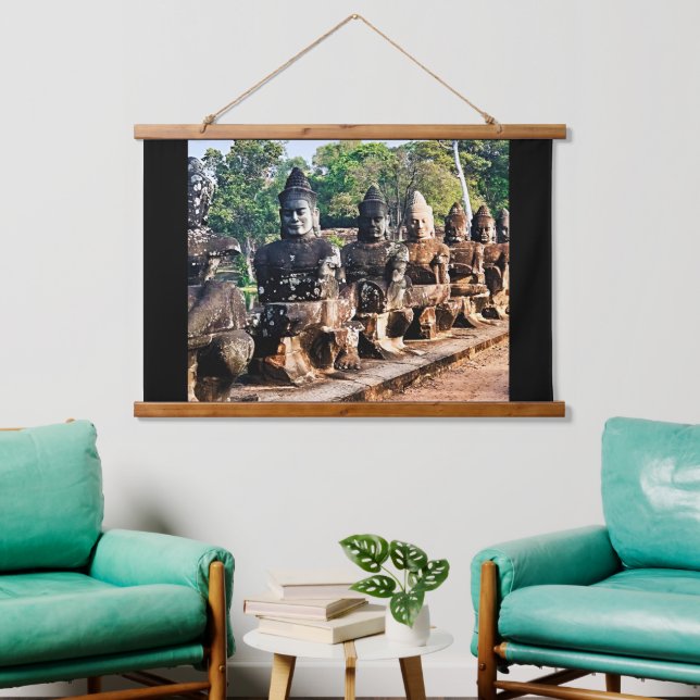 Angkor Thom God Statues  Wandteppich Mit Holzrahmen (Wohnzimmer)