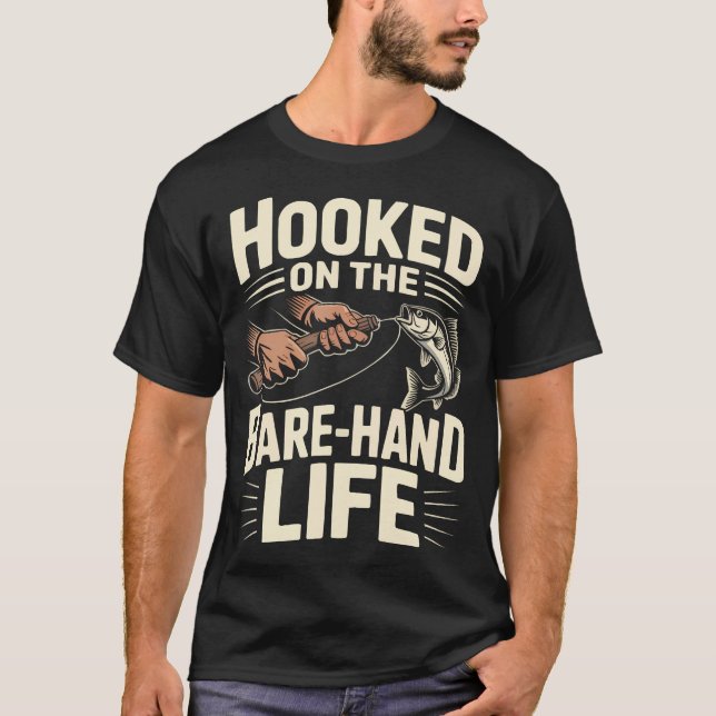 Angler beim Handlining-Fischen T-Shirt (Vorderseite)