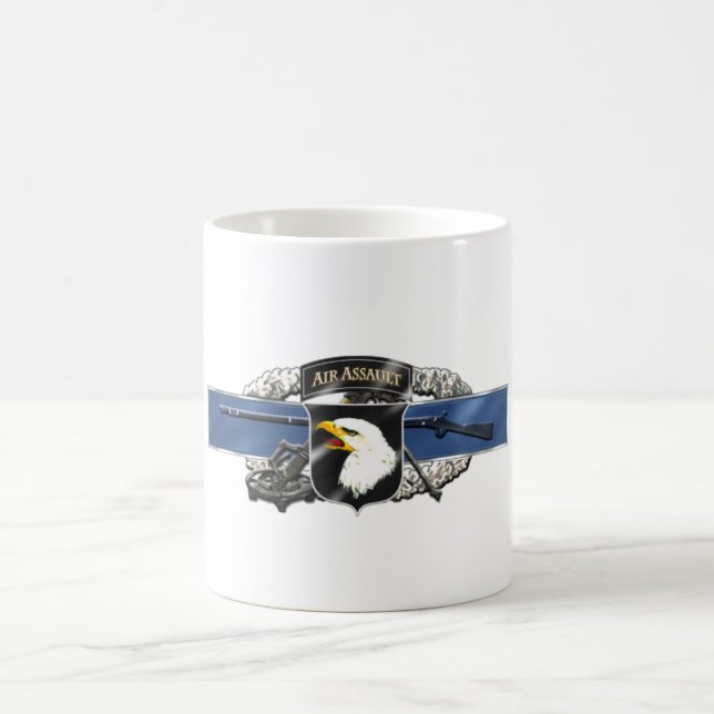 Angriff der Luft-11C 101. Kaffeetasse (Mittel)