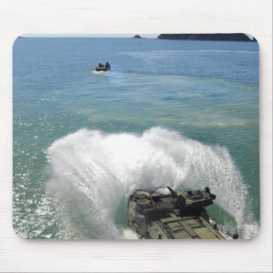 Angriff mit Amphibienfahrzeugsfahrzeuge nehmen die Mousepad
