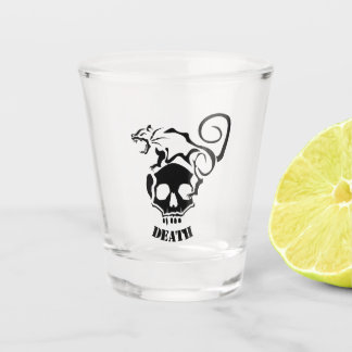 Angry Rat auf einem bösen Schädel Schnapsglas