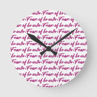 Angst vor Bekanntem Runde Wanduhr