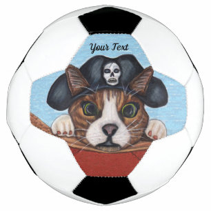 Angstkatze mit Piratenhut, die an einem Boot hängt Fußball