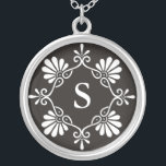 Anhänger-Halskette des Monogramm-Buchstabe-S Versilberte Kette<br><div class="desc">Zeigen Sie Ihren Stolz in Ihren Initialen,  die einen Monogrammbuchstabeanhänger tragen. Der silberne zuerstanhänger macht auch ein denkwürdiges Geschenk für jeden möglichen besonderen Anlass für die wichtigen Leute Ihres Lebens.</div>