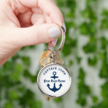 Anker für den Schiffsnamen der Marine Schlüsselanhänger<br><div class="desc">Das Round nautical Schlüsselanhänger Design zeichnet sich durch ein schlichtes,  stilvolles marineblau-weißes Küstendesign mit Bootanker-Akzent aus. Personalisieren Sie den benutzerdefinierten Text mit dem Namen des Bootes und Bootes Eigentümer / Kapitän,  Standort oder andere bevorzugte Formulierung.</div>